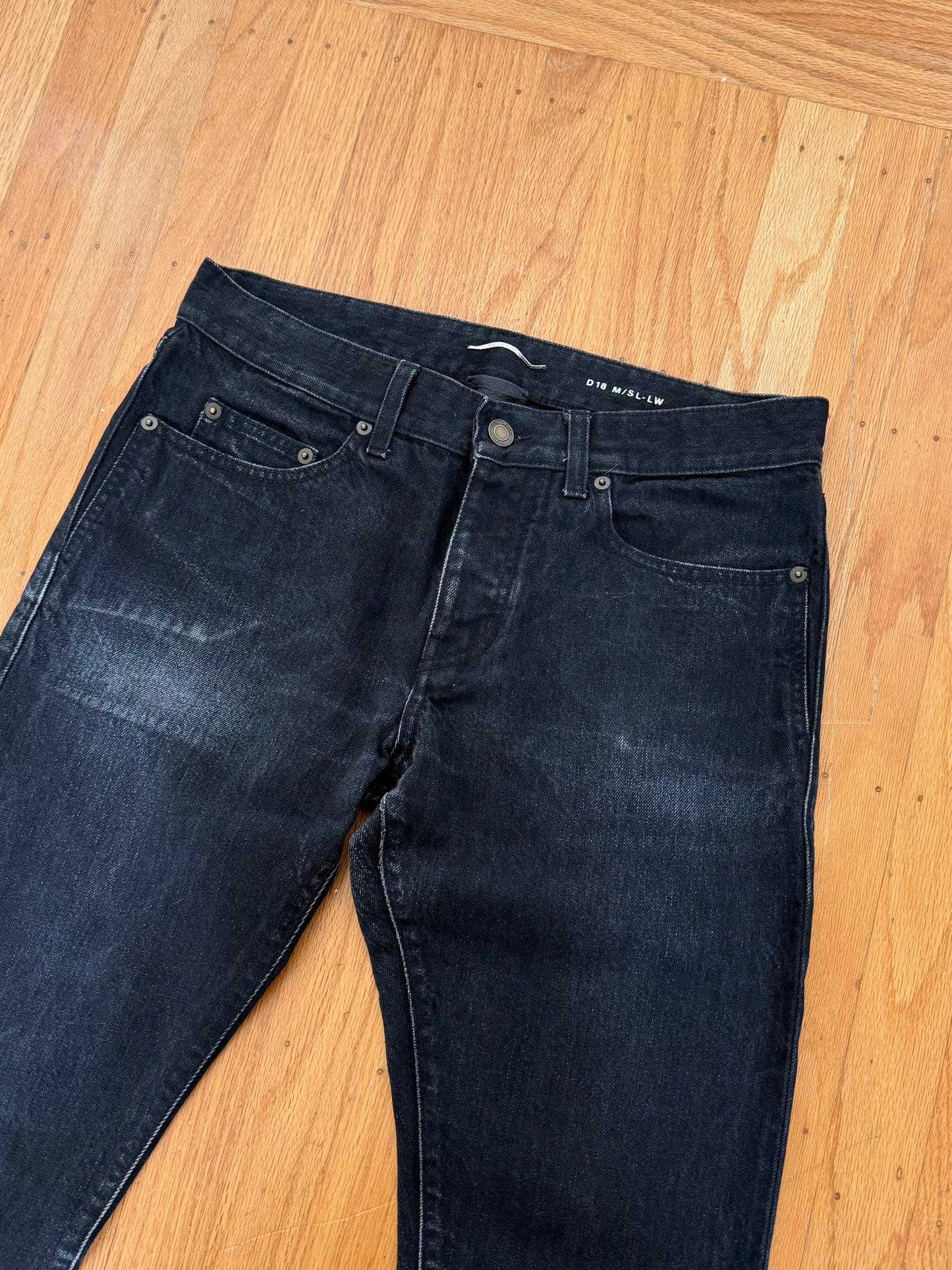 SAINT LAURENT FW19 DISTRESSED D18 DENIM